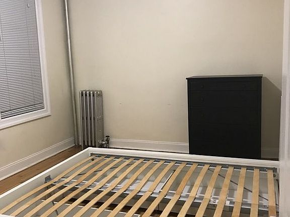 3rd image of 3049 Crescent St APT H2a1