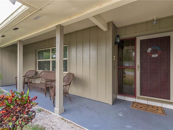 3rd image of 902 E Heron Cir