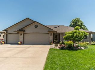 1306 S Deerberry Trl, Sioux Falls, SD 57106