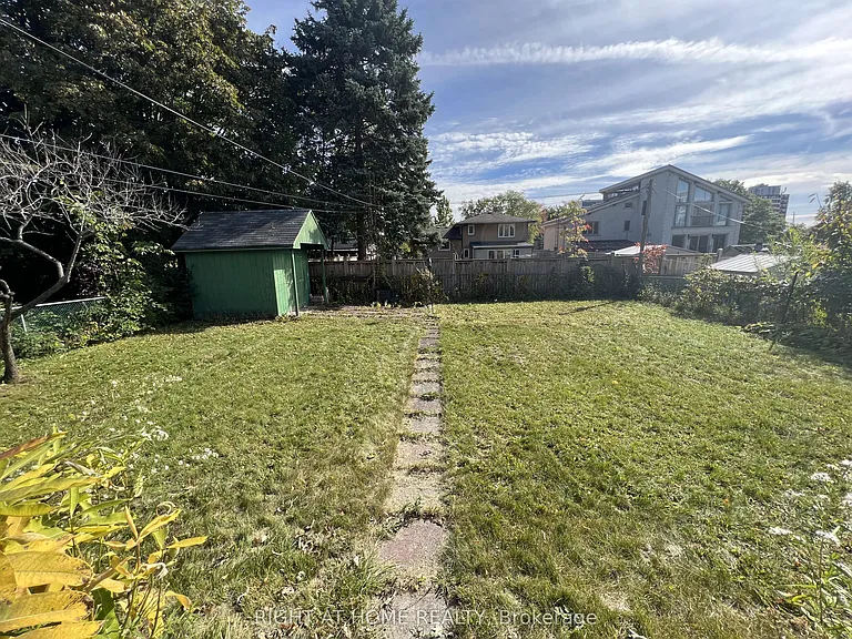 9 Dewlane Dr #MAIN FLOOR — Photo 17