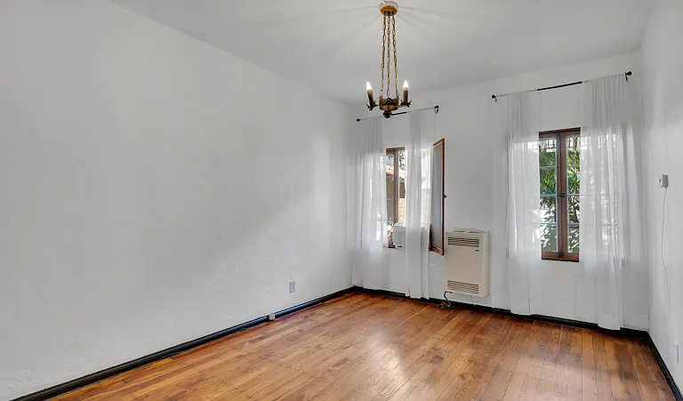 2270 N Beachwood Dr #2 — Photo 13