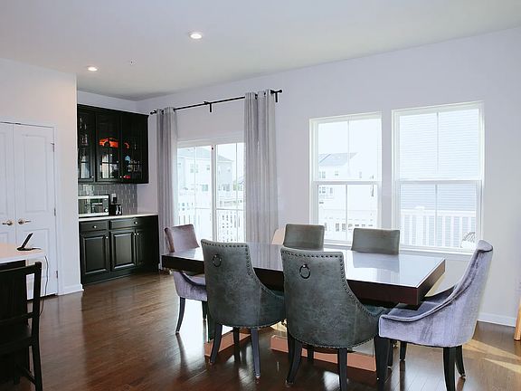 4th image of 502 Holywell Dr