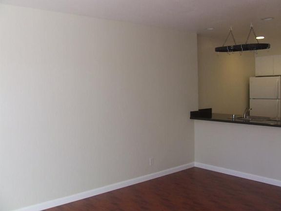 4th image of 1989 Ascot Dr APT 4
