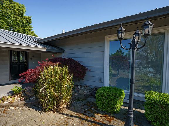 4th image of 604 Hemlock Ave