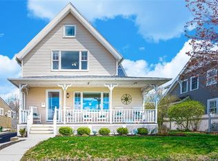 7 Bay St, Stonington, CT 06378