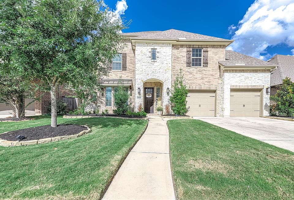 Welcome home to 23610 Carlise Hills Trace! Located in the well sought after Master Planned Community Elyson, zoned to Katy ISD this home is mesmerizing inside and out. This photo shows outstanding curb appeal, lush landscaping and a well-manicured fr