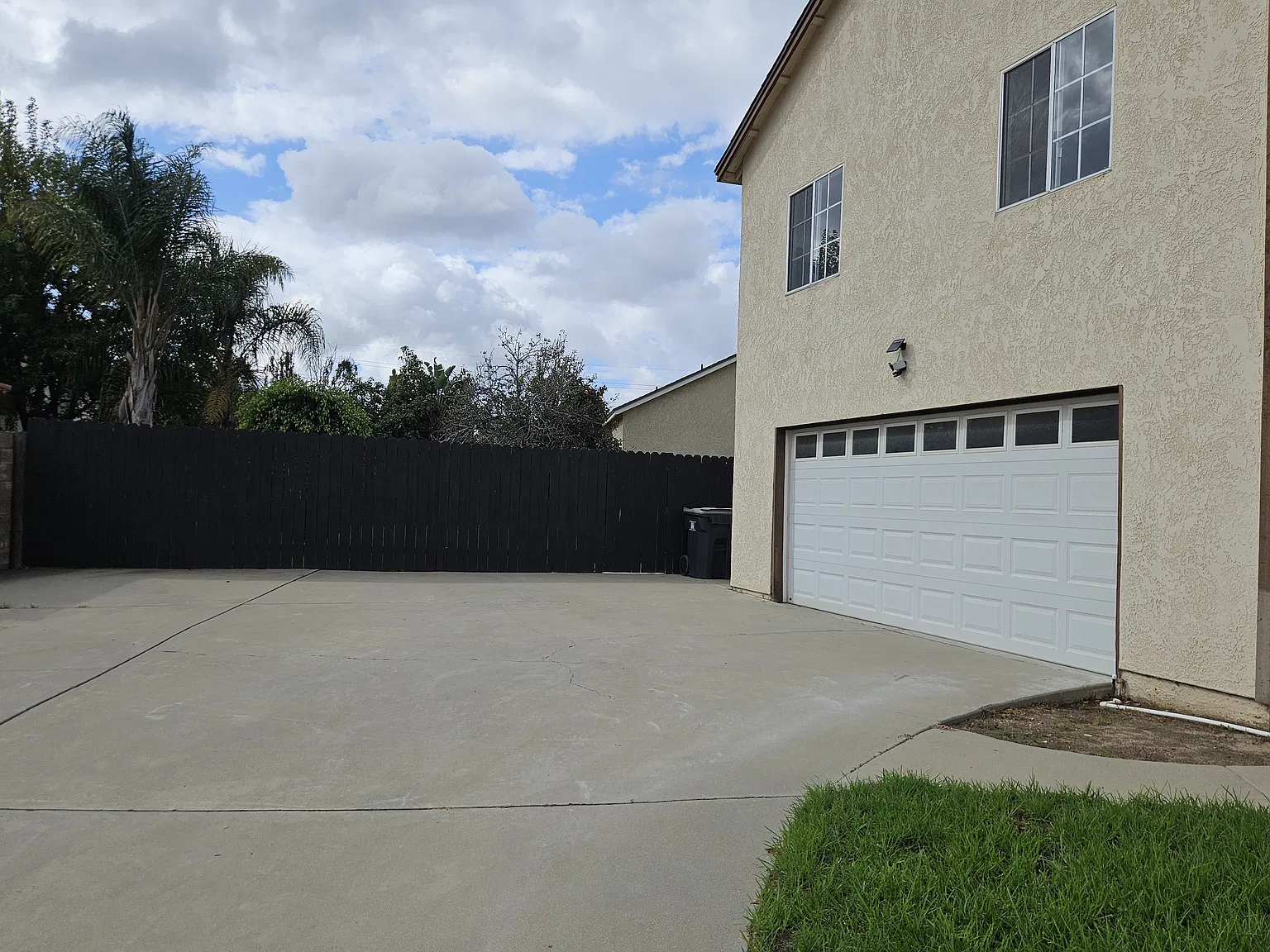 3 bed, 1810 sqft, $3,950 — Photo 2