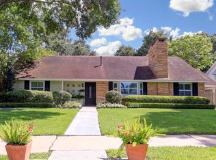 7707 Meadowglen Ln, Houston, TX 77063