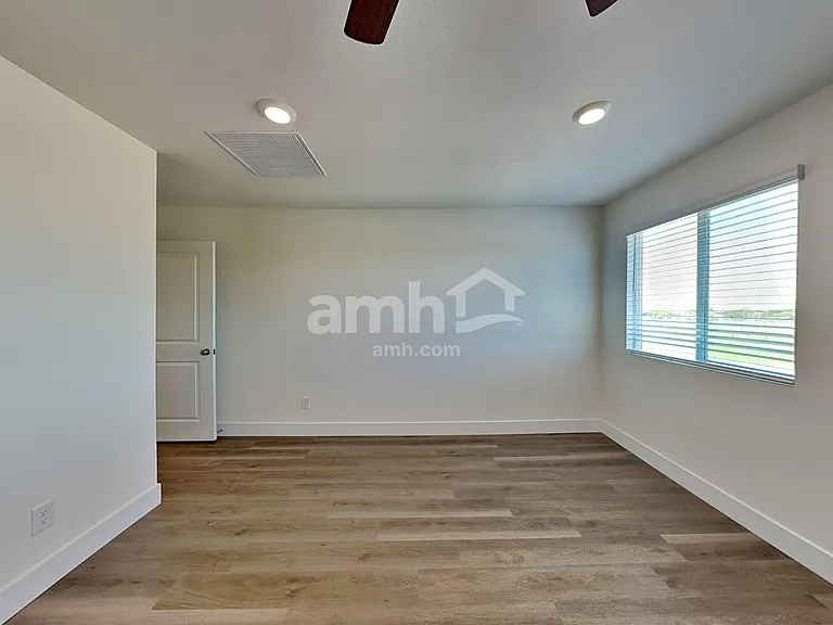 8141 Braavos Peninsula Ave — Photo 9