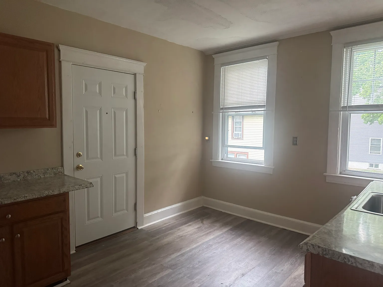 2 bed, 955 sqft, $1,870 — Photo 2