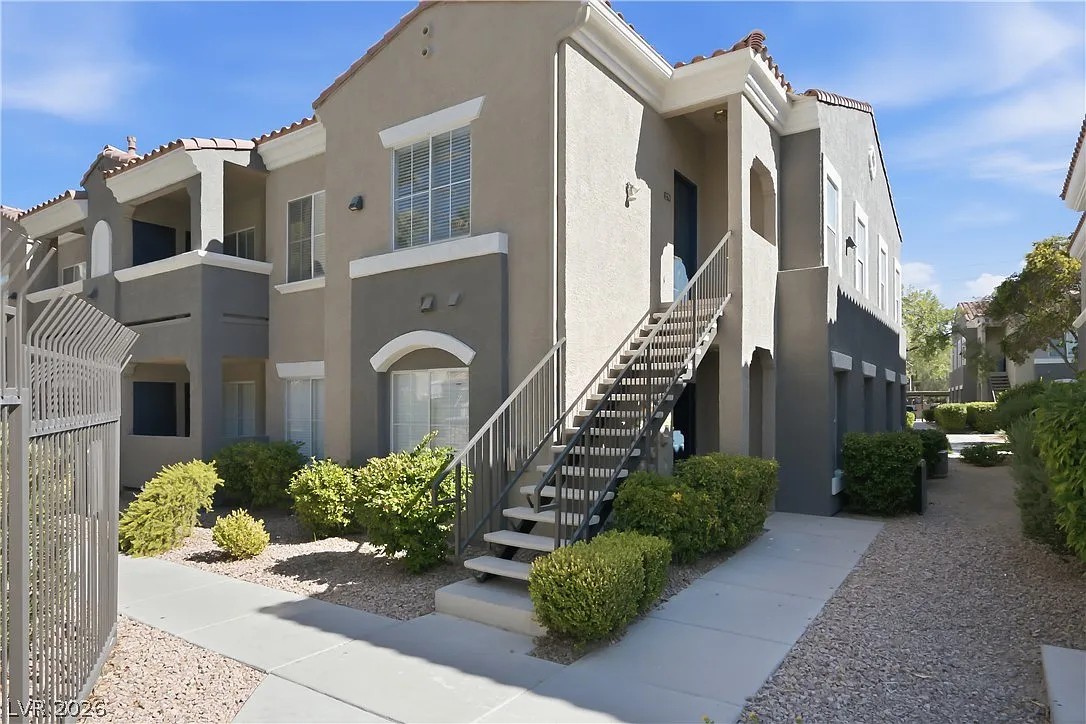 2 bed, 2.0 bath, 1053 sqft, $1,400 — Photo 1