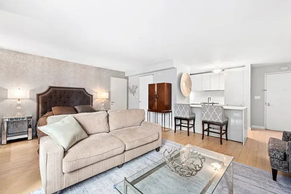 Rented by Douglas Elliman | media 15