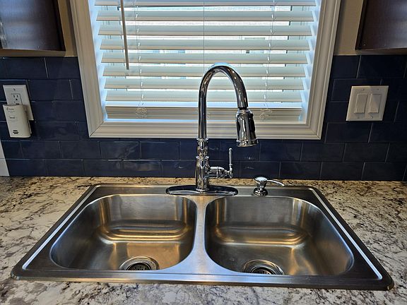 4th image of 228 Golfview Ct #118