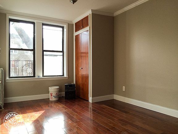 2nd image of 601 Park Pl APT 3A