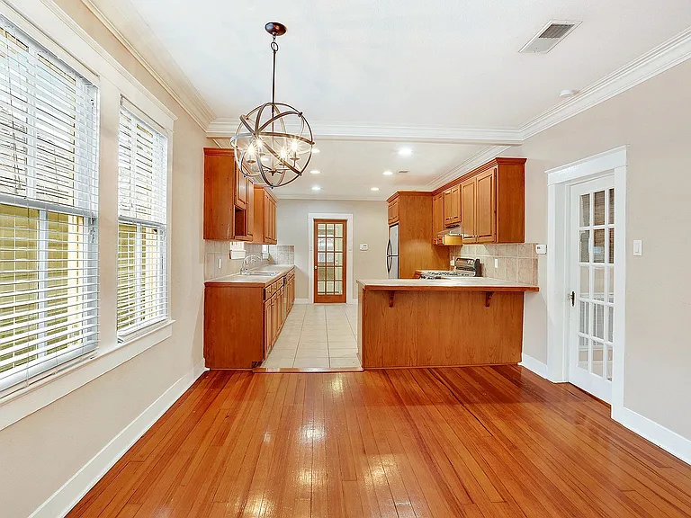 1320 Perkins Rd — Photo 3