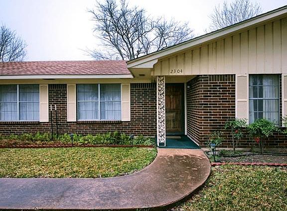 3rd image of 2304 W Lake Dr