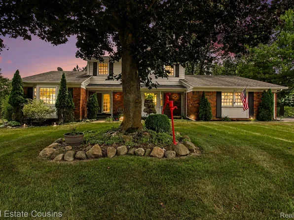 3017 Old Orchard Dr, Brighton, MI 48114