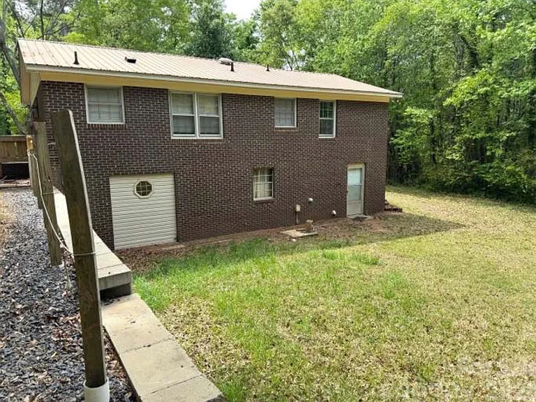 530 Burlington St — Photo 2