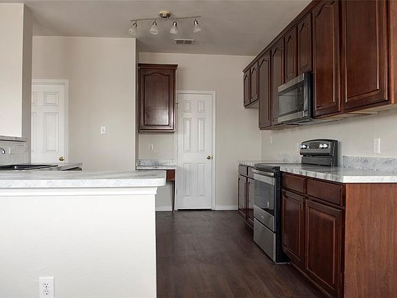 5th image of 3904 Dumas Dr