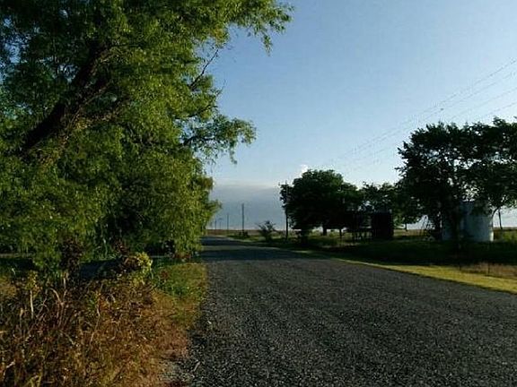 Exterior Neighborhood (street photo)