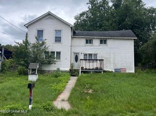 116 Tomhannock Rd, Valley Falls, NY 12185