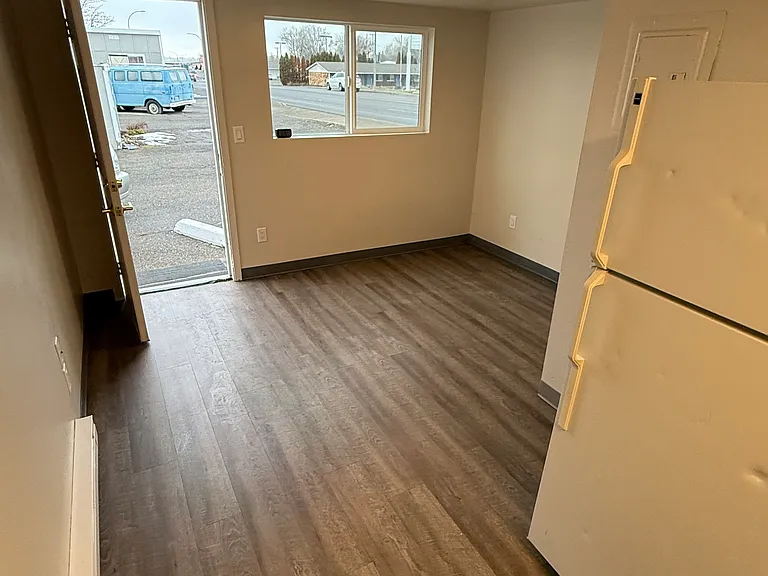 404 W University Way #5 — Photo 3