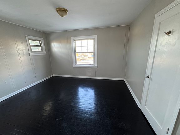 3rd image of 4535 Rosewood Ave