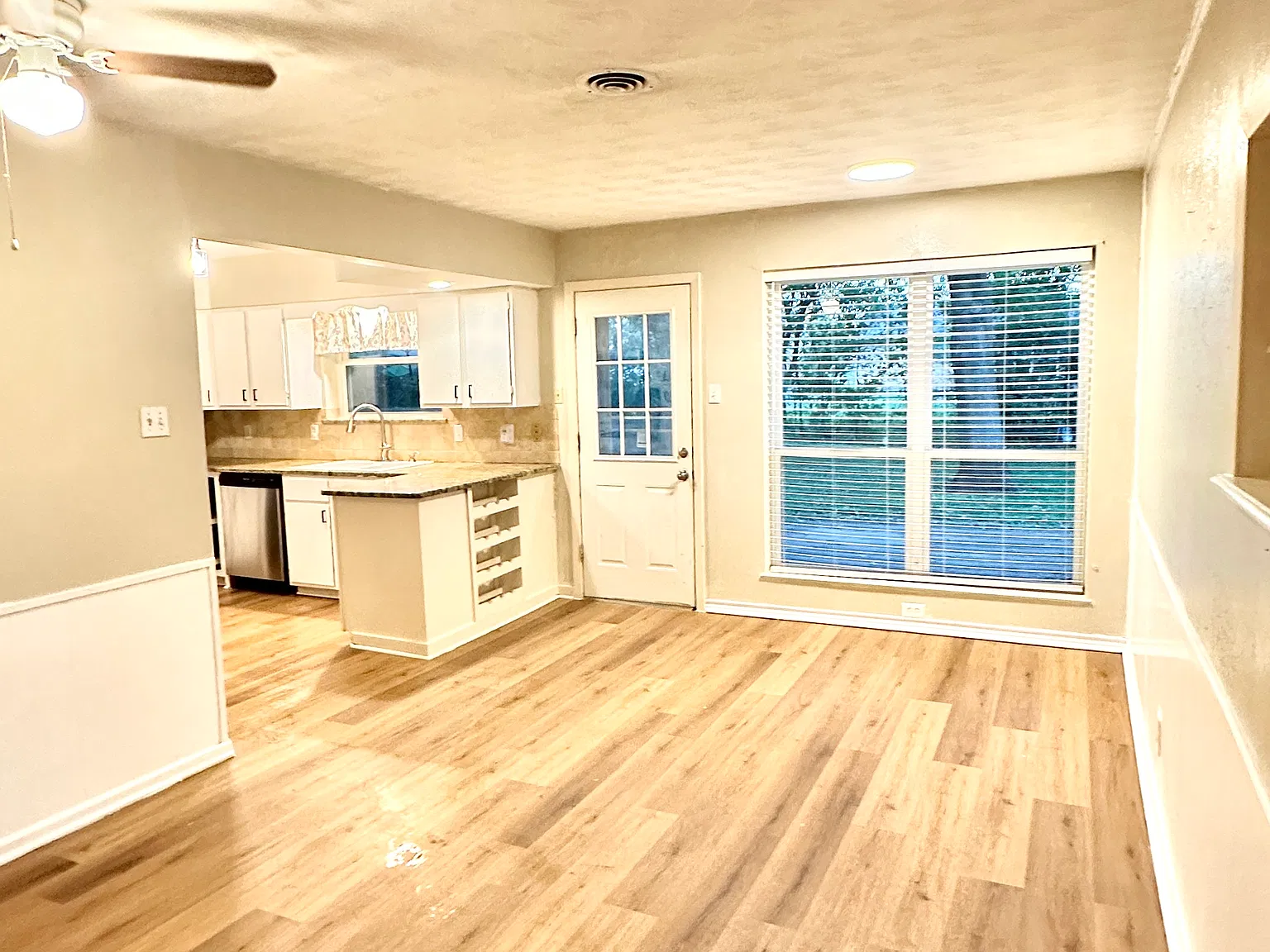 3 bed, 1311 sqft, $2,295 — Photo 3