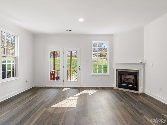 4th image of 947 Ashworth Dr