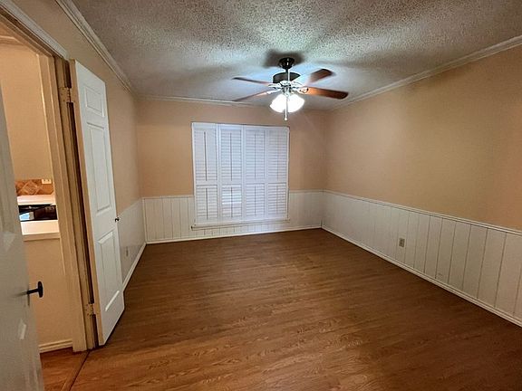 4th image of 3821 Parkwood St