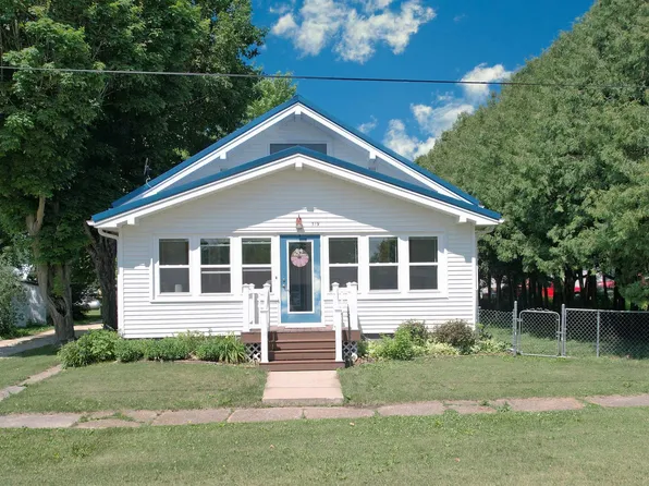 319 N Mill St, Wadena, IA 52169