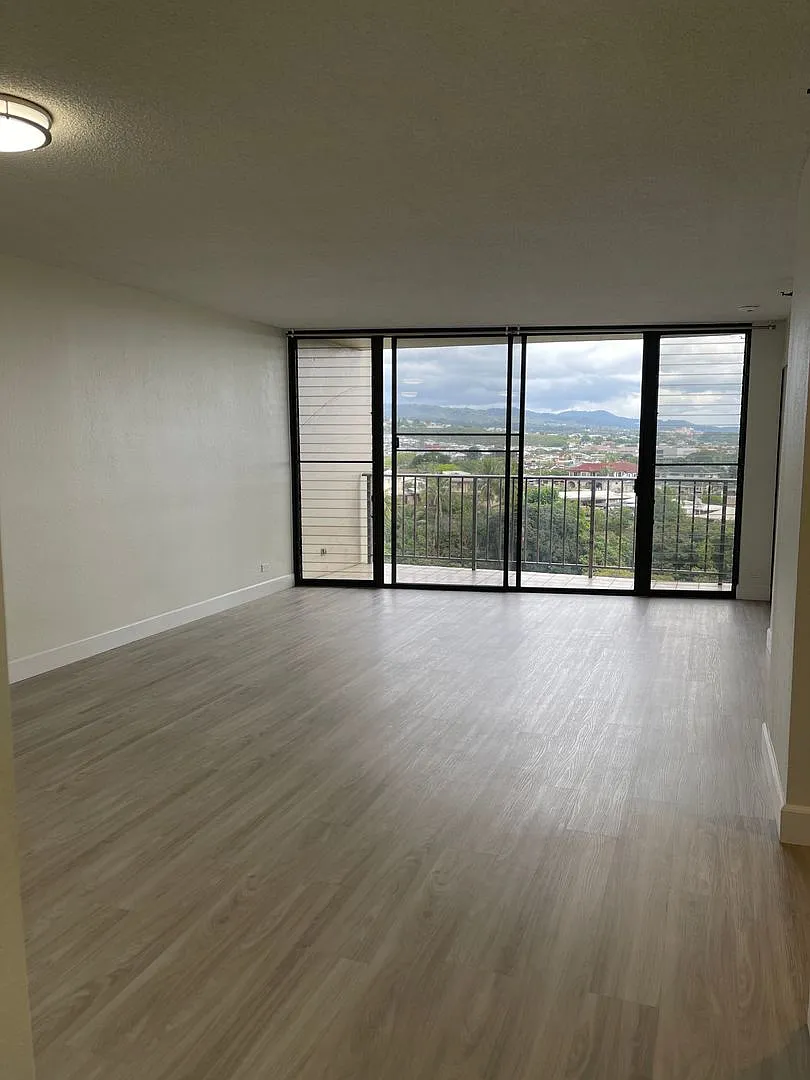 Aiea Park at Pearlridge 2 bedroom apartment — Photo 1