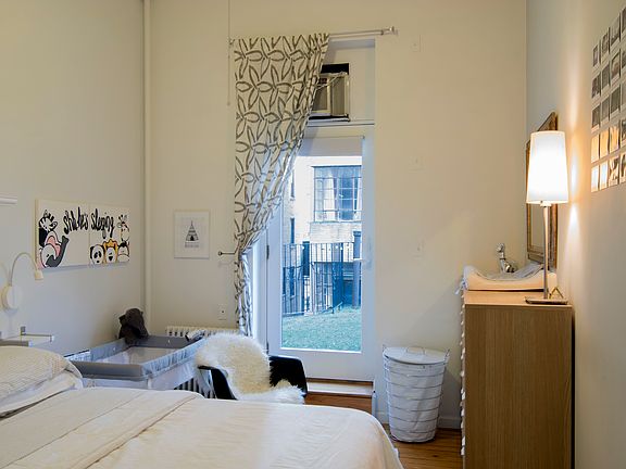 2nd image of 6 W 87th St APT 5