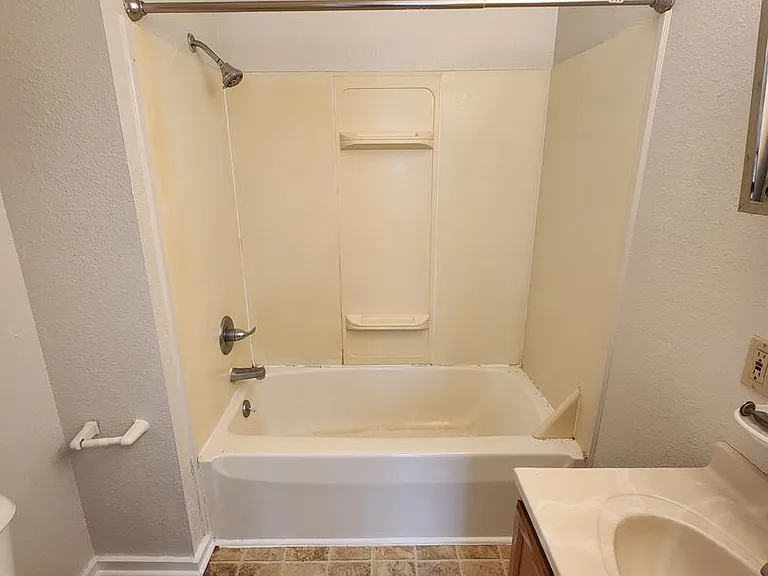 623 Jefferson Ave — Photo 4