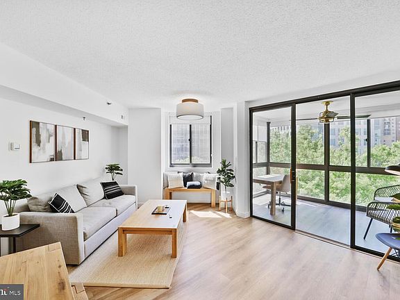 3rd image of 1001 N Randolph St APT 503