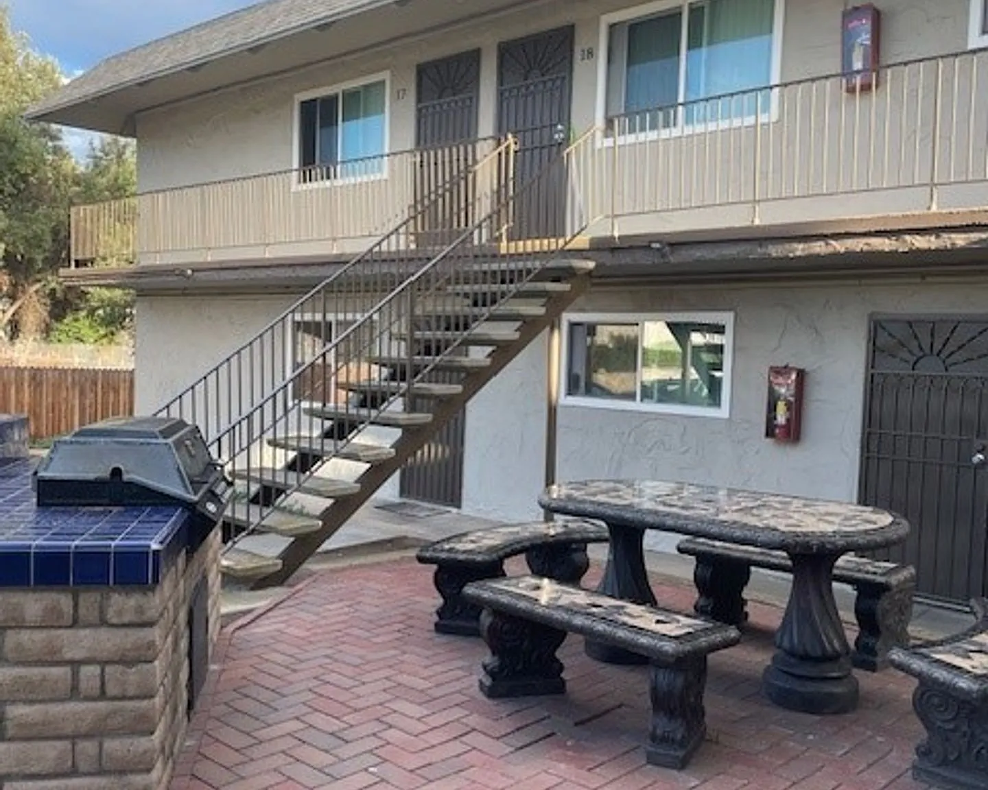 Leo's Apartments — Photo 4