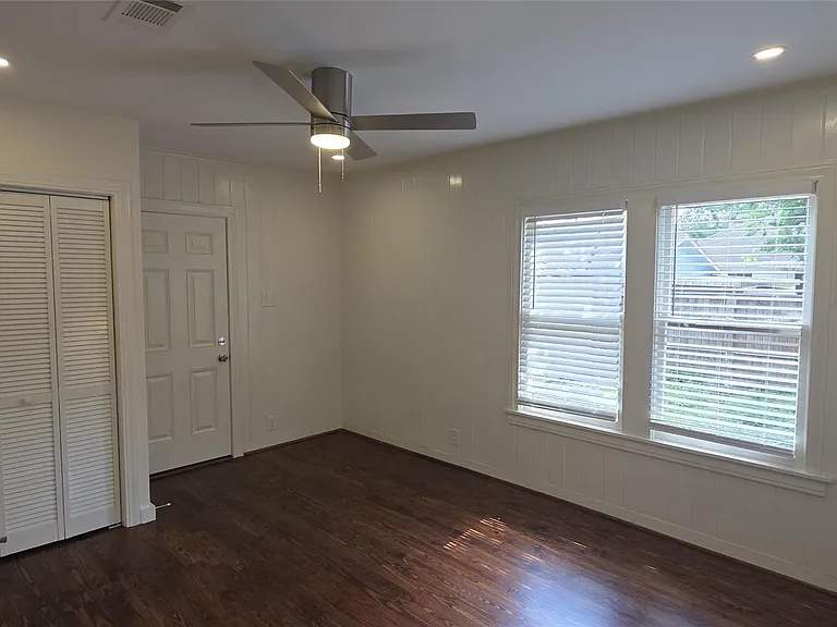 2827 Robertson St — Photo 23