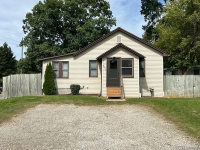 5490 Sarvis Dr N, Waterford, MI, 48327
