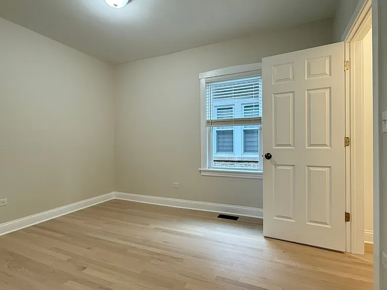 5821 W Gunnison St — Photo 21