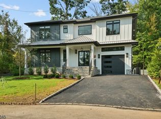 37 Manor Rd, Livingston, NJ 07039