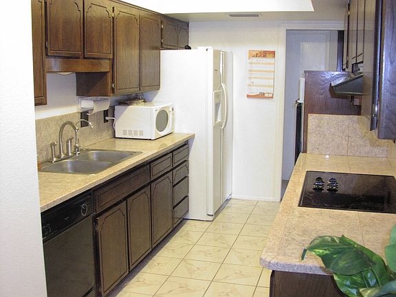 Granite countertops and range top make this a great Kitchen