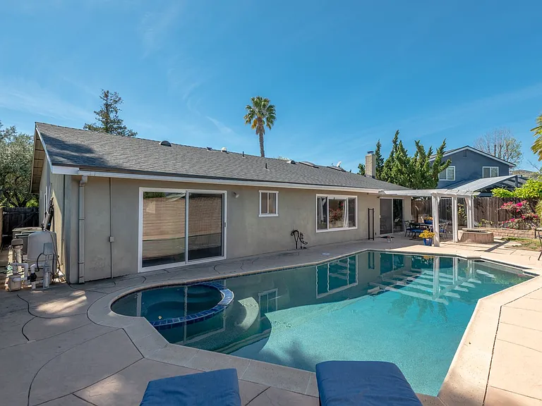 14 Nadine Ct — Photo 2