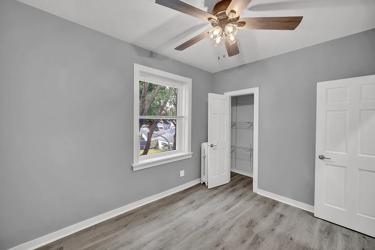 Building Photo - 3234 W Waveland Ave #2