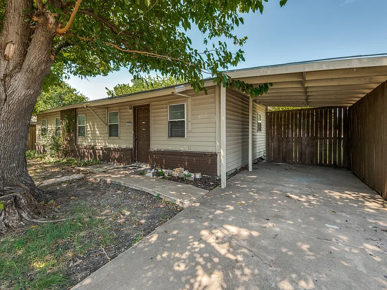 9311 Oakland Dr — Photo 2