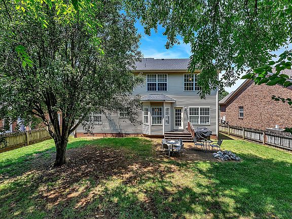 4th image of 3107 Millbank Ln