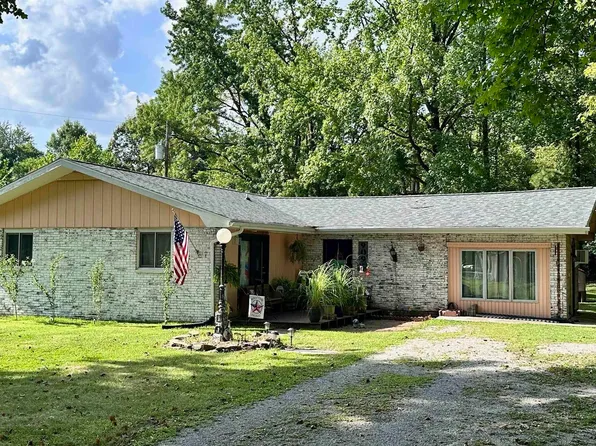 909 North Rd, West Frankfort, IL 62896