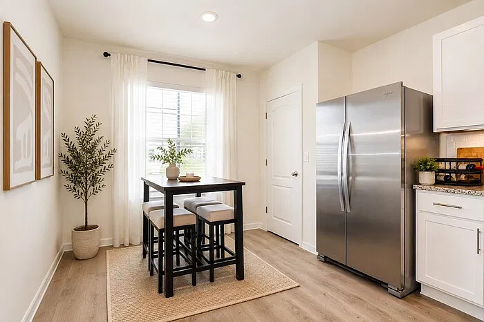 3 bed, 2.5 bath, 1530 sqft, $2,099 — Photo 2