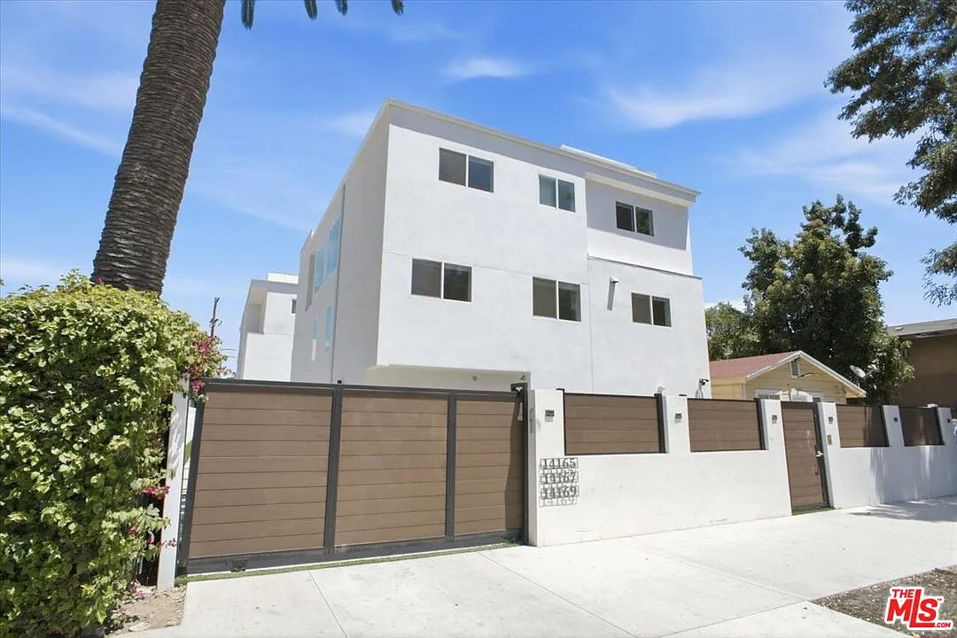 4 bed, 4.0 bath, 1595 sqft, $3,999 — Photo 1