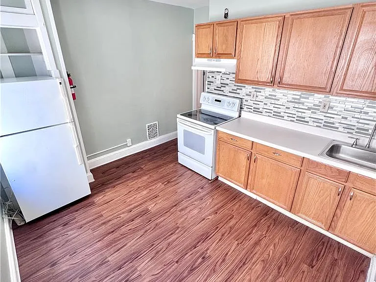 229 E Union Blvd #2 — Photo 13