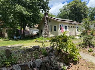 29 Lakeside Rd, Hewitt, NJ 07421